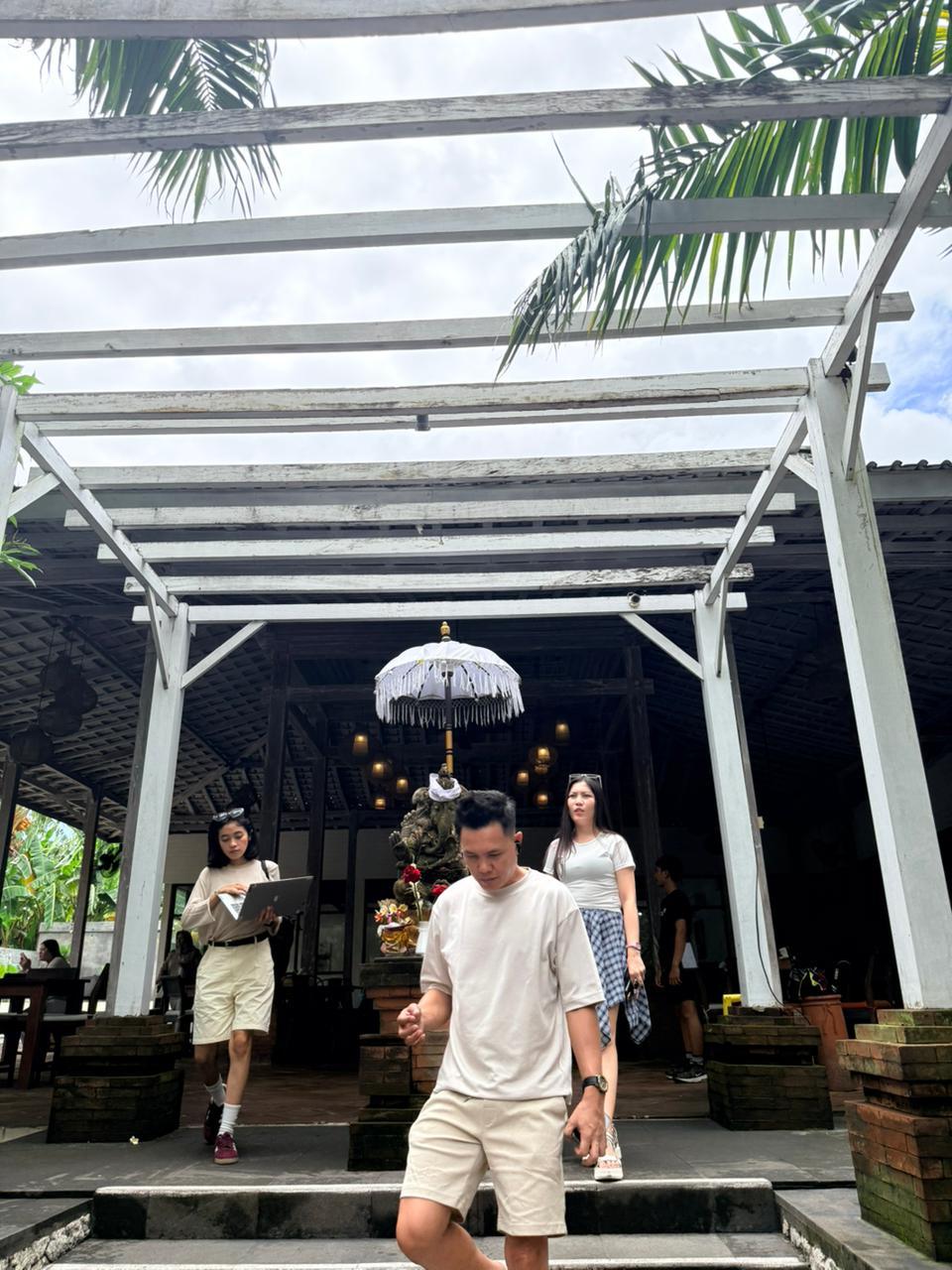MDT GOES TO BALI — 6